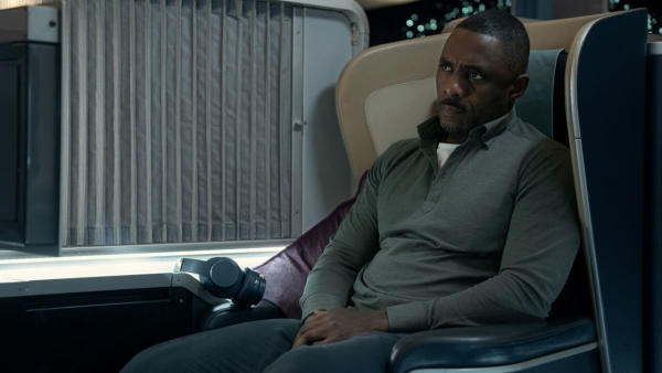 Idris Elba in spannende eerste trailer 'Hijack'