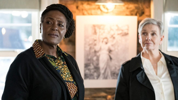 'Ellis': Sharon D. Clarke maakt indruk als enigmatische Sherlock Holmes