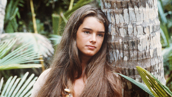 Actrice Brooke Shields over ongewenste operatie: "Er werd 'bonus'-verjonging beloofd"