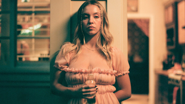 Sydney Sweeney schittert in deze ondeugende en sexy commercials: "Mannen willen maar één ding"