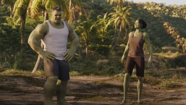 Show-off met twee Hulken in clip 'She-Hulk'