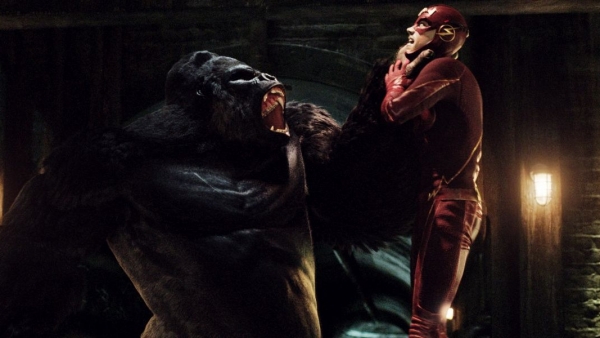 The Flash bezoekt Gorilla City in promo
