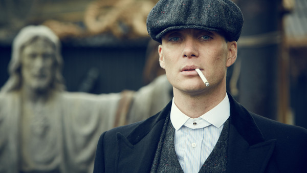 Eindelijk zijn de eerste setfoto's van de 'Peaky Blinders'-film online te zien