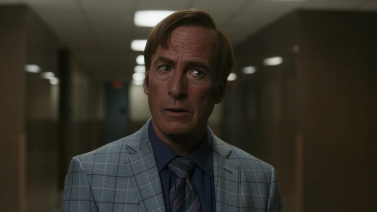 Солу пред. Saul Goodman улыбается.